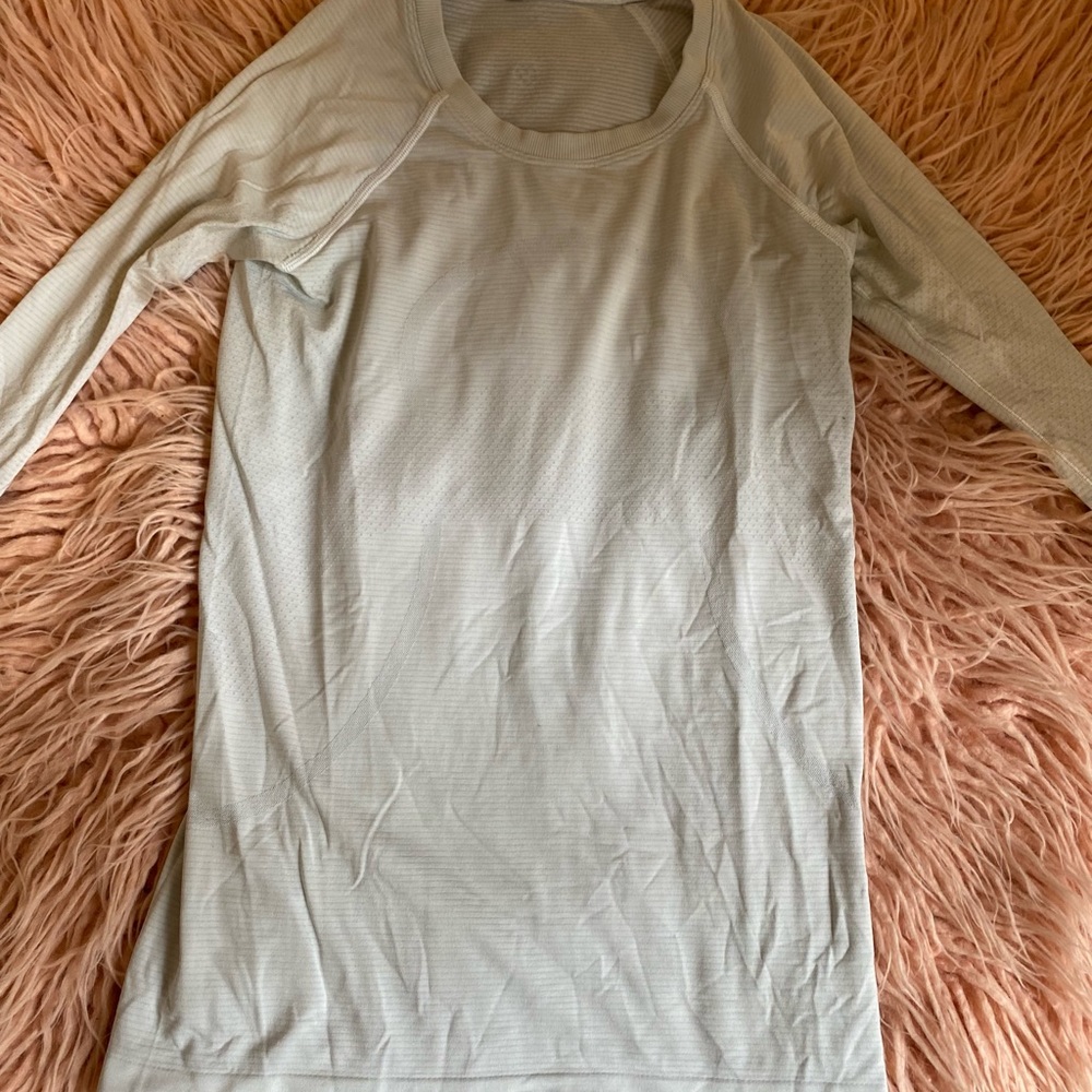 White used lululemon swiftly tech 2.0 long sleeve size 6